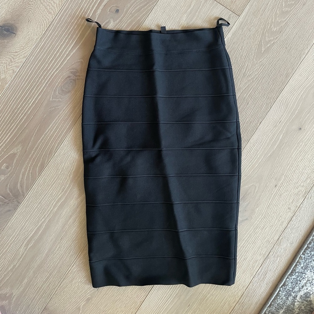 Bcbg MaxAzria MIDI bandage skirt